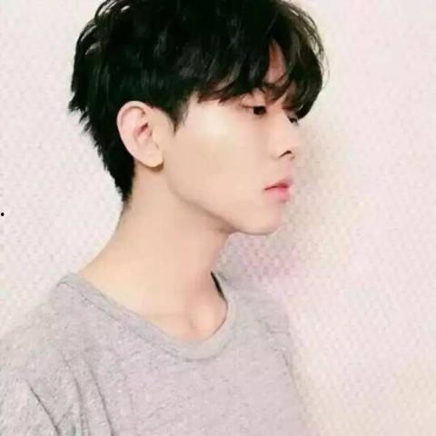 亚洲男性侧面,轮廓之美与气质魅力